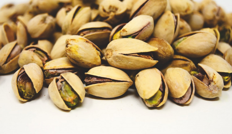 Trojice chlapců spolupracovala při krádeži v supermarketu na třídě Svobody. K zločinu je dohnala chuť na pistácie