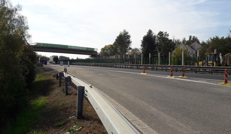 Příprava opravy mostu přes dálnici u Žešova byla zahájena