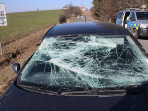 Řidič na vjezdu do vojenského prostoru nerespektoval zákaz vjezdu a narazil do závory