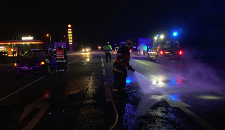 U čerpací stanice blízko Bohuňovic srazilo auto ženu, ta svým zraněním na místě podlehla