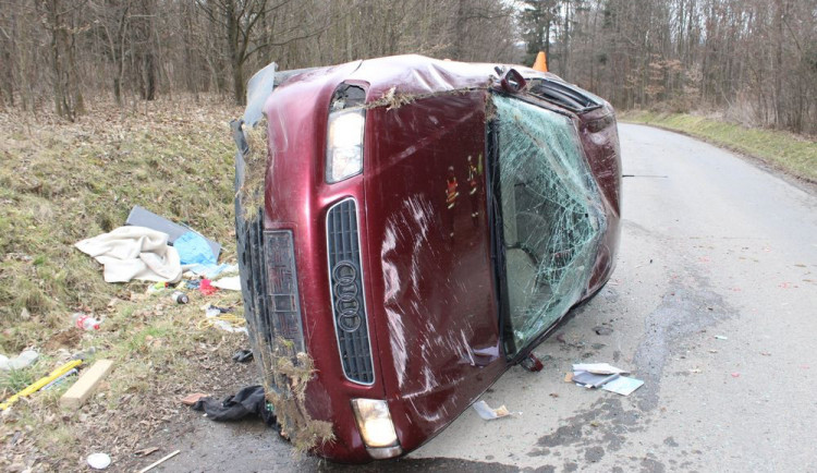 Řidič si dal ráno pervitin a odpoledne usedl za volant. Nezvládl průjezd zatáčkou a havaroval