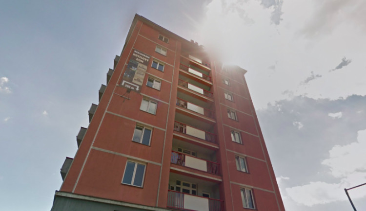Starší žena zemřela po pádu z šestého patra Hotelového domu v Olomouci