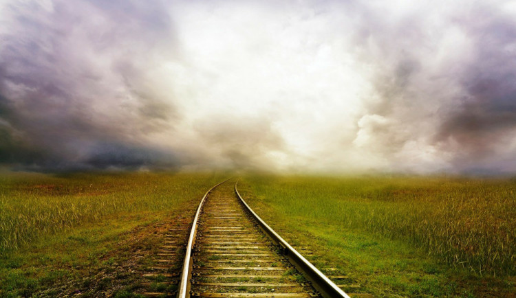 POČASÍ NA STŘEDU: Dnes bude oblačno a povane čerstvý vítr. Na horách se budou tvořit sněhové jazyky