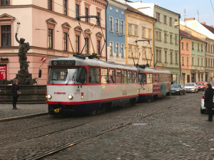 PŘEHLED: V pátek a o víkendu nepojedou přes centrum tramvaje, bude se opravovat trať na ulici 8. května