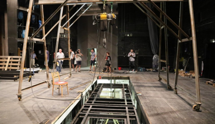 Nová propadla v Moravském divadle umožní hercům v okamžiku zmizet z jeviště