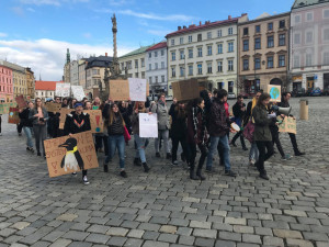 AKTUÁLNĚ: Olomoučtí středoškoláci stávkují za ochranu klimatu