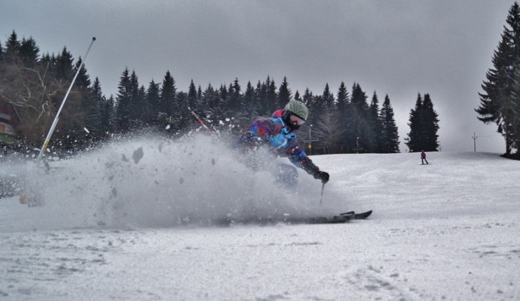 Sněhové podmínky jsou v Jeseníkách stále dobré, lyžařů je už méně