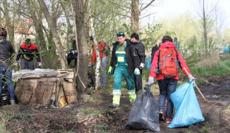 Jarní očista je tady. Olomouc uklidí pracovníci technických služeb i dobrovolníci