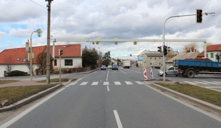 V Olomouci se v křižovatce srazila dvě nákladní auta. Oba řidiči tvrdí, že jeli na zelenou