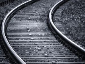 Na trati u Pivína vyhasly životy dvou lidí, srazil je vlak