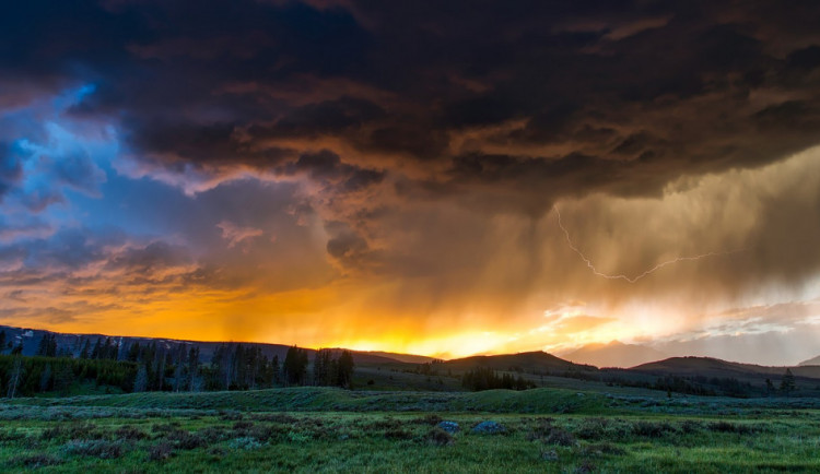 POČASÍ NA ÚTERÝ: Povane čerstvý vítr a odpoledne přijdou přeháňky