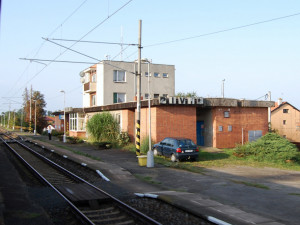 Společná sebevražda dvou dívek. Lehly si na koleje a čekaly, až je přejede vlak