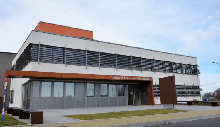 Více než milion svazků čeká stěhování do nového depozitáře vědecké knihovny. Přesun potrvá čtyři měsíce