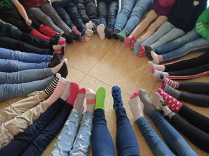 Ponožkový den pomohl. Děti s Downovým syndromem získají více než sedmdesát tisíc
