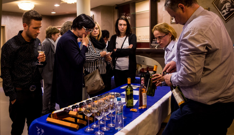 V Divadle na Šantovce probíhá degustace vín z mikulovské vinařské podoblasti