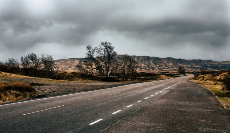 POČASÍ NA SOBOTU: Bude vát mírný vítr a zaprší