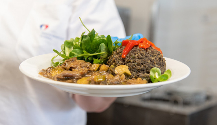 Olomoucká nemocnice zlepšuje stravu pro hospitalizované pacienty. Na výběr budou mít ze tří jídel