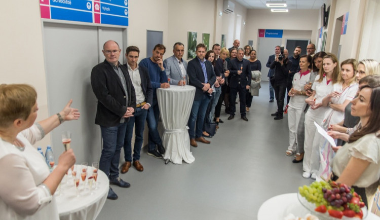 FOTO: Olomoucká EUC Klinika byla slavnostně otevřena na nové adrese, nabídne příjemné prostory i nejmodernější mamograf