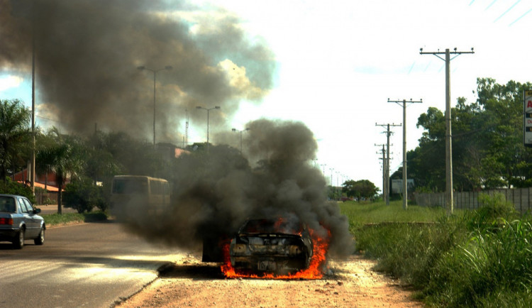 Neznámý žhář zapálil Citroën. Ve vězení si může posedět až rok