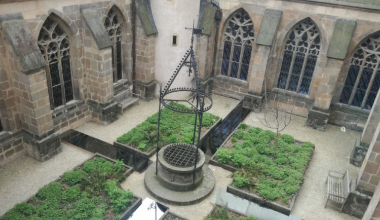 Zdíkův palác v Olomouci zdobí skleněné instalace Ciglera a Motyčky