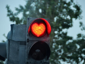 Jednáctiletého chlapce srazilo auto, řidič mu poskytl první pomoc
