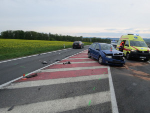 Řidička nedala přednost při vjíždění na Bludovský kopec. Tři osoby skončily v nemocnici