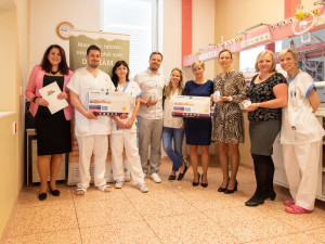 Nadace Křižovatka předala darem třicet monitorů dechu do Fakultní nemocnice Olomouc