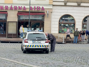 AKTUÁLNĚ: Provozovatel Aidy nemá povolení na zahrádku. Magistrát se rozhodl ji odstranit