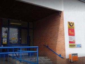 AKTUÁLNĚ: Ozbrojený lupič ukradl z pošty v Olomouci několik tisíc korun. Je na útěku