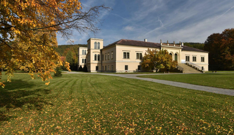 Zámek v Čechách pod Kosířem čekají další opravy i boj se suchem