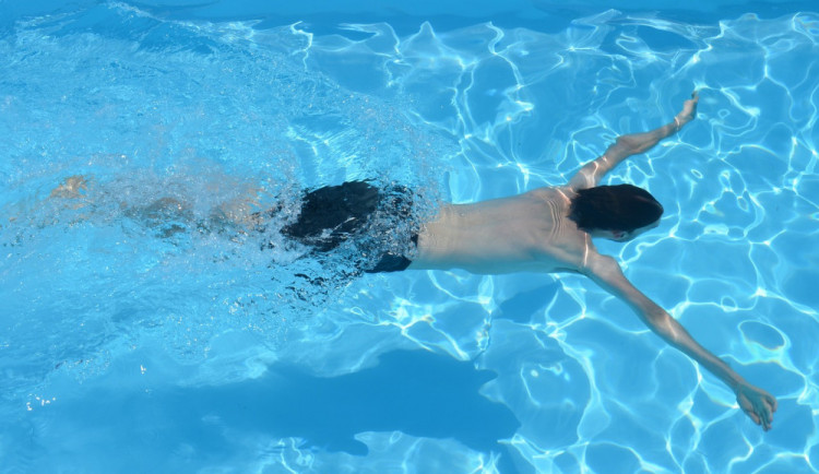 Zloděj ukradl ze zahrady v Olomouci protiproud od bazénu