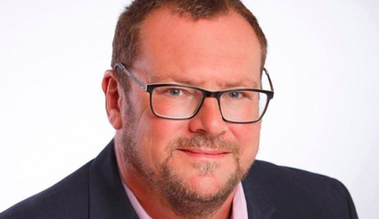 Soud kauzu s bývalým radním Dostálem znovu odročil, chce vyslechnout poškozenou