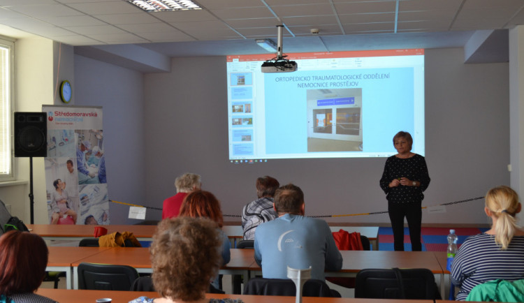 Pacienti ortopedicko-traumatologického oddělení se připravují na operaci pomocí edukace