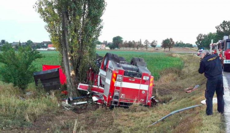 Řidič hasičské cisterny stane kvůli tragické nehodě u Libivé před soudem