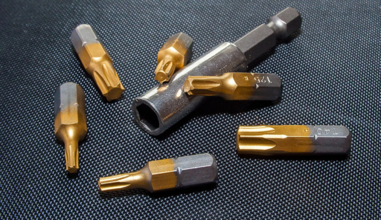 Mladík ukradl z hobby marketu na Horním lánu bity. Během týdne je to dvacátý případ krádeže v obchodě