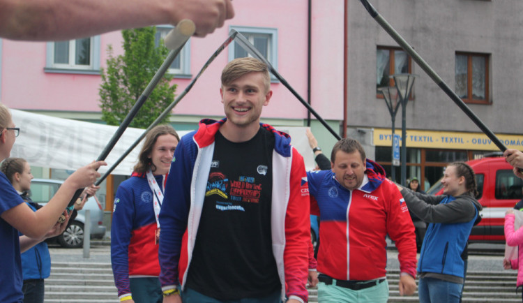 Jeseník přivítal posádku Youngster Yes. Na raftovém mistrovství světa v Austrálii vybojovala tři medaile