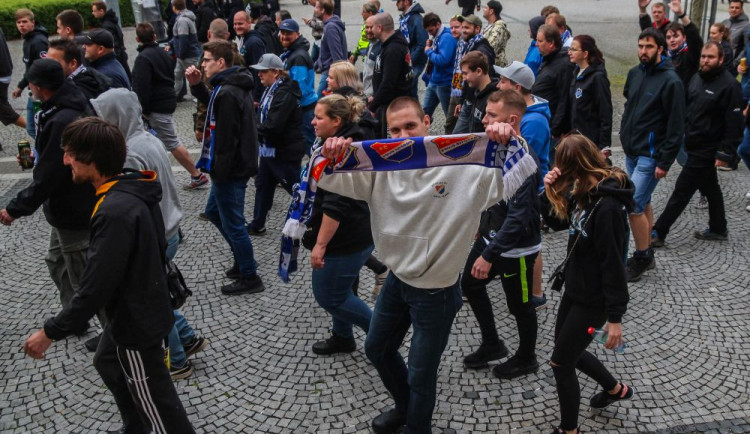 Baníkovci po včerejším utkání v Olomouci napadli rozhodčího