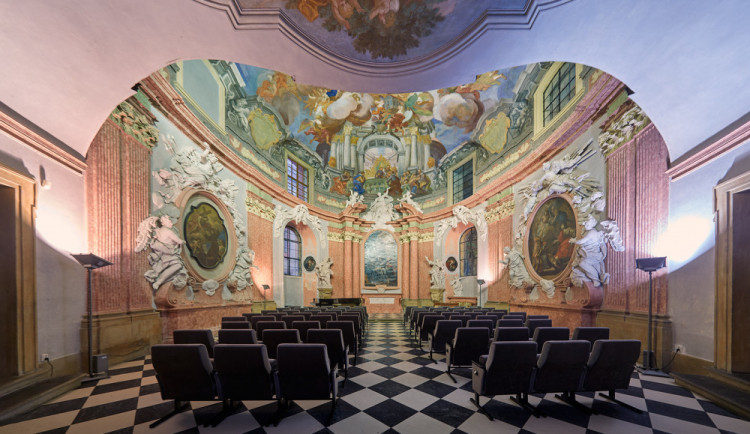 VÍKEND PODLE DRBNY: Prozkoumejte tajemná zákoutí kostelů, zasportujte si s rodinou nebo se vraťte v čase na Helfštýně