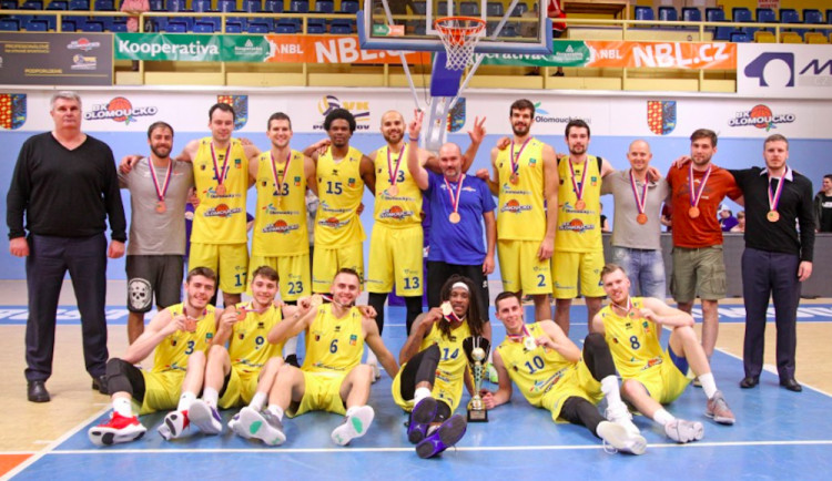Basketbalisté Olomoucka oslavili historicky první medaili