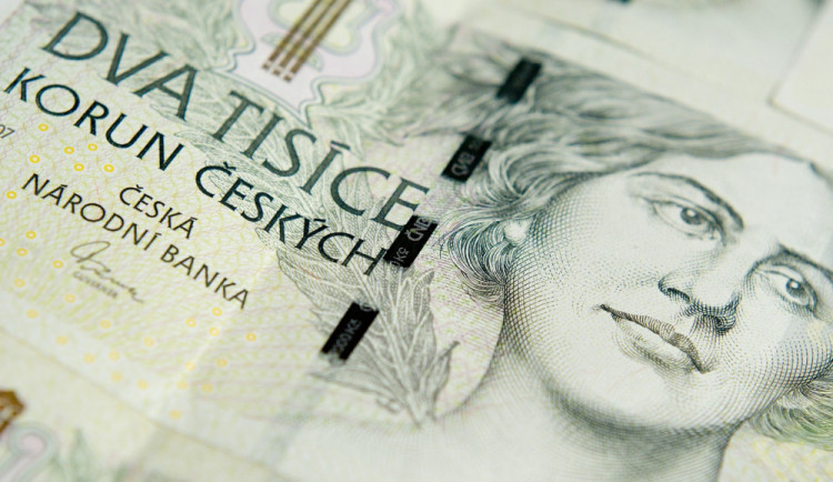 Manželský pár vylákal od známých a sousedů přes milion korun. Muž může jít do vězení až na osm let