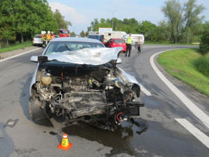 U křelovského nadjezdu došlo k nehodě tří vozidel, dvě osoby musely do nemocnice