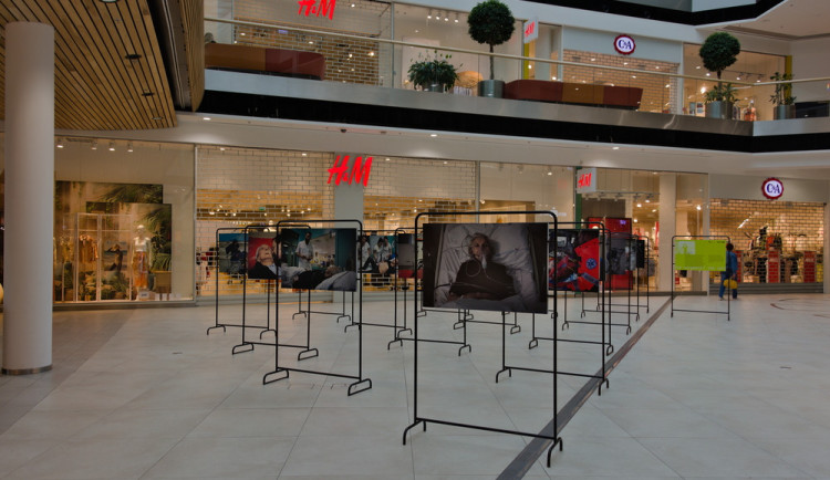 FOTO: V Šantovce začala výstava fotek "Na URGENT!" známého fotografa Štreita