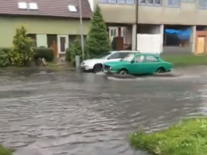 AKTUÁLNĚ: Silný déšť zaplavil Dolní Novosadskou ulici v Olomouci