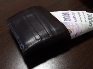 Zloděj ukradl číšnický flek, ve kterém bylo téměř padesát tisíc korun