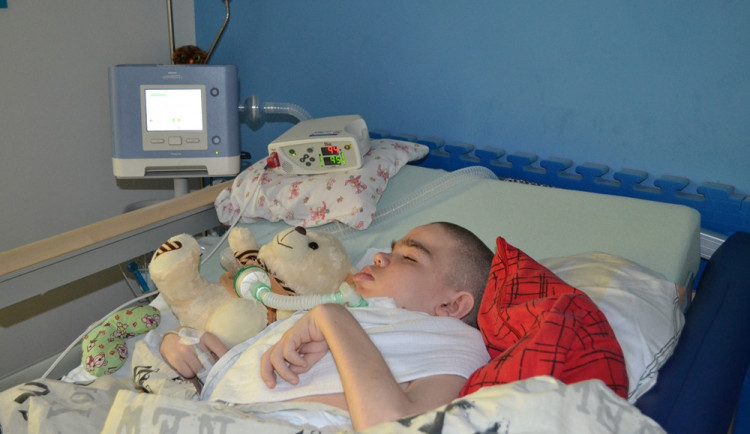 Pacienti Středomoravské nemocniční s plicní ventilací se mohou nově léčit doma