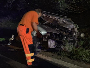 FOTO/VIDEO: Čelní srážka dvou aut mezi Olomoucí a Přerovem si vyžádala dva mrtvé. Hasiči zveřejnili video ze zásahu