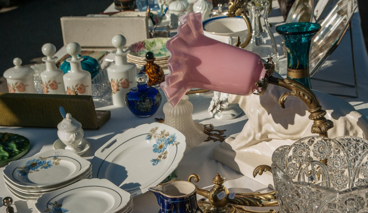 Kapucíni chystají benefiční blešák na Dolním náměstí. Podpoří nevidomé a slabozraké