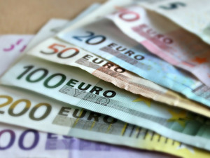 Devatenáctiletý mladík poslal 1800 euro podvodníkovi, který mu slíbil pronájem domu