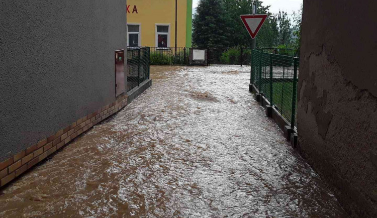 AKTUÁLNĚ: Olomoucký kraj zasáhly silné bouřky. Hasiči hlásí 120 výjezdů