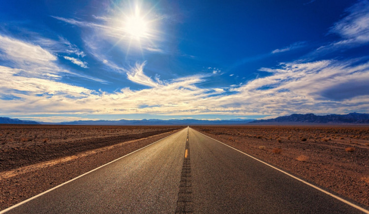 POČASÍ NA PÁTEK: Dnes bude skoro jasno, místy zaprší